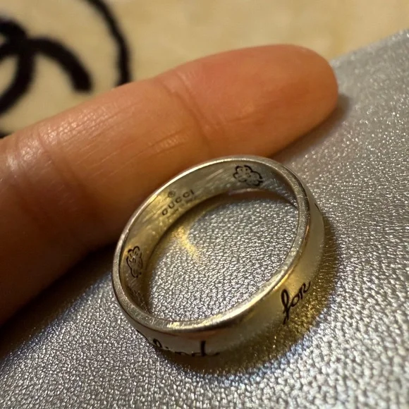 Gucci Silver Band Rings with Engraved Designs - Picture 4 of 14